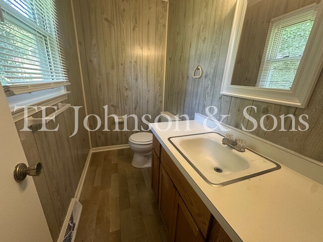 Building Photo - 3 Bed Home Situated near Hwy. 311 & Local Golf Course