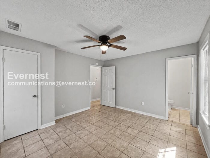 Building Photo - 10731 Chateau Dr