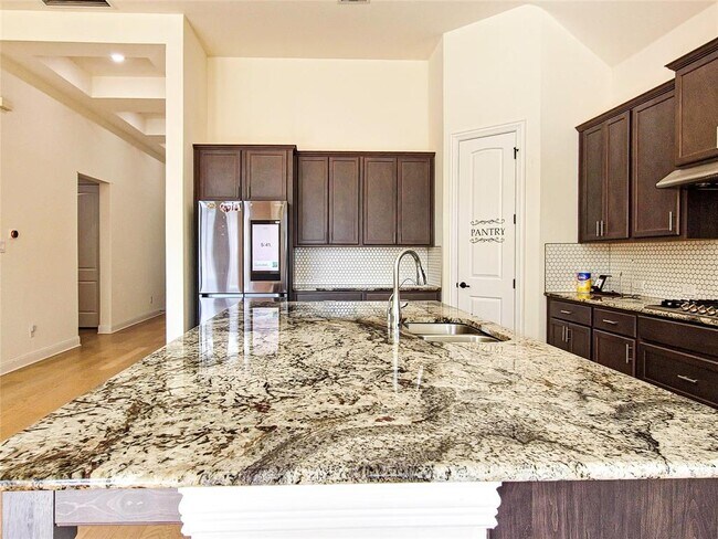 Building Photo - 813 Sunny Ridge Dr