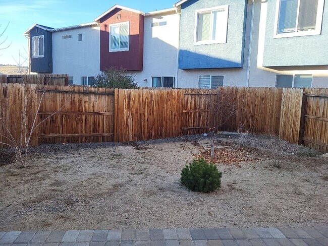 Building Photo - 1044 Big Rock Loop