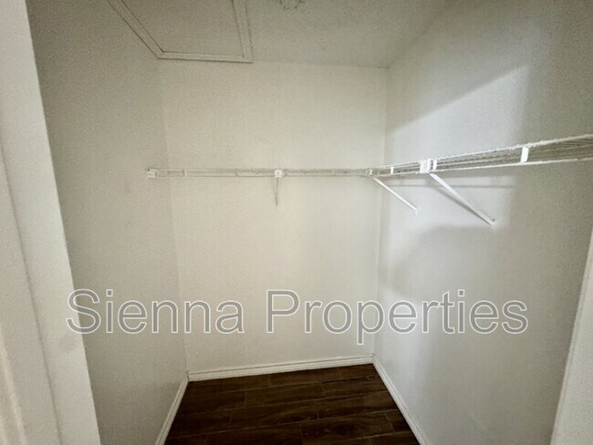 Building Photo - 9206 Kempler Dr