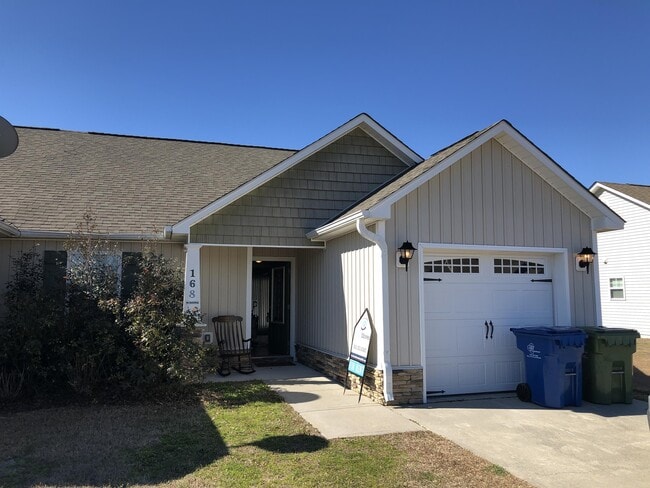 Building Photo - 168 Pine Hollow Rd