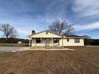 Building Photo - Charming Rural Home on 2+ Acres in Jackson County