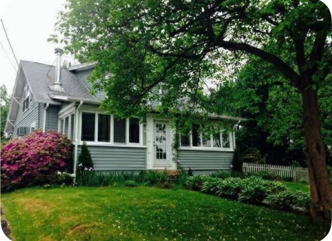 Building Photo - 832 Terryville Ave