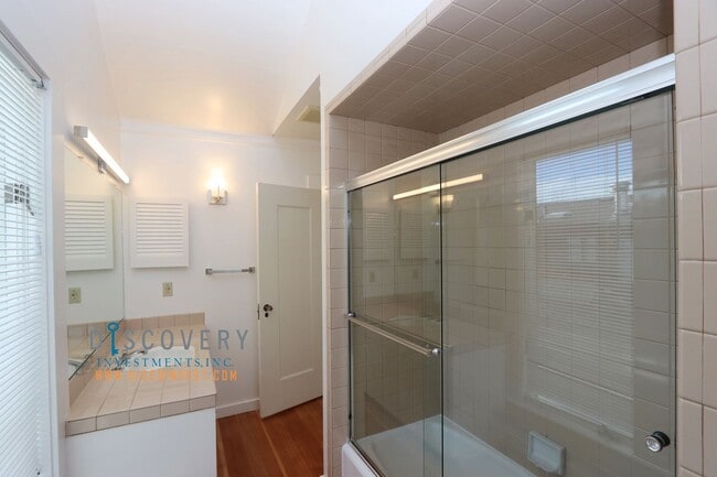 Building Photo - Traditional Six Bedroom Home with Exceptional SF Bay Views with In Law Unit