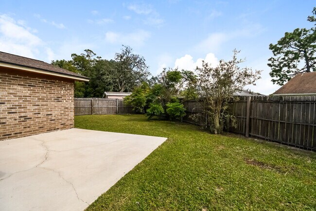 Building Photo - 6273 Alfredo Dr W