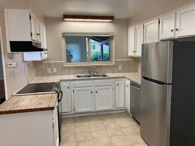 Building Photo - 1960 Harris Ave