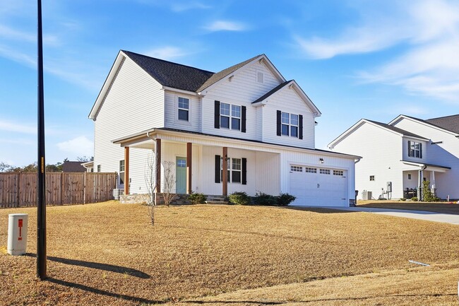 Building Photo - GORGEOUS 4 bedroom Single Family Home - Conveniently located to Fort Bragg