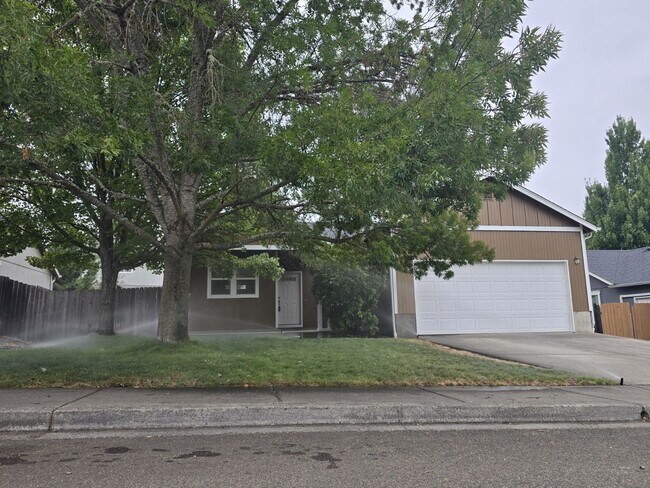 Building Photo - 660 Callahan Dr