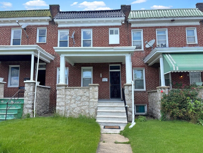 Primary Photo - 3130 Normount Ave