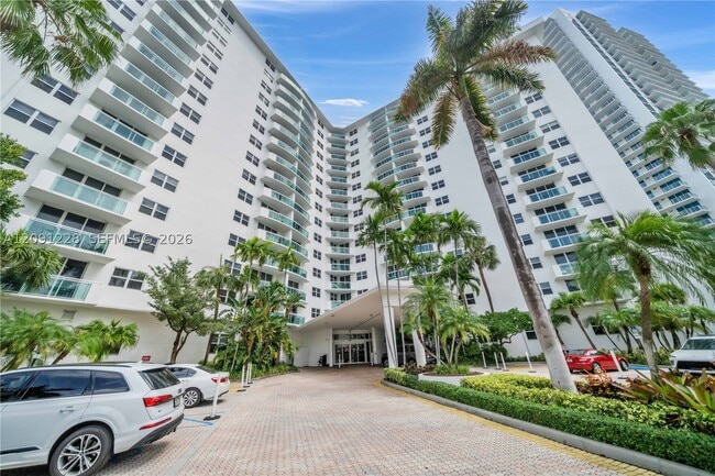 Building Photo - 3001 S Ocean Dr
