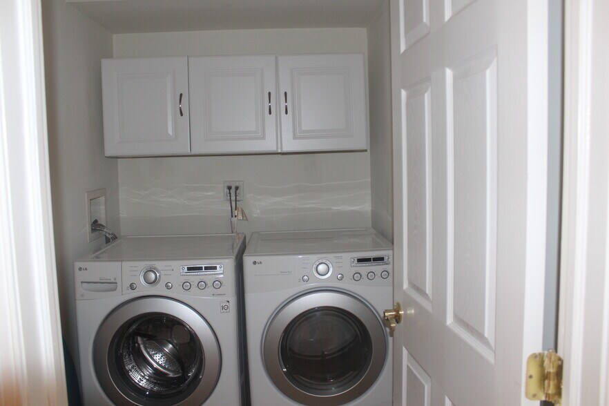 Laundry Room - 910 S 21st St