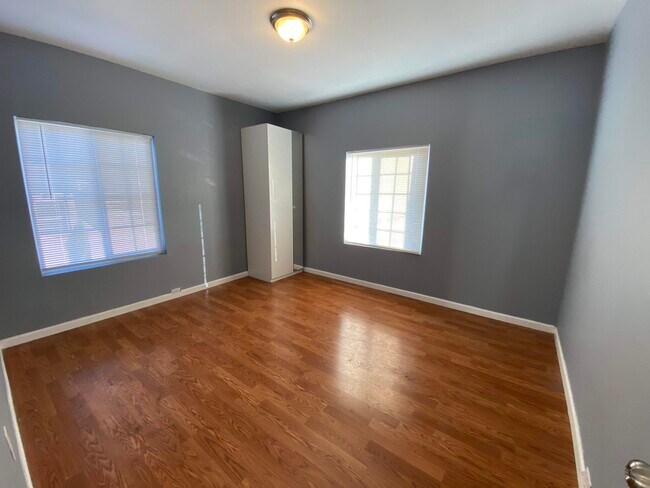 Building Photo - 4032 Suter St