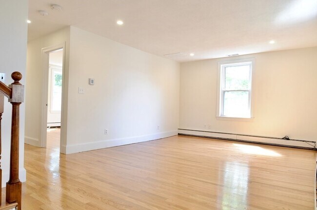 Building Photo - 120 Farwell St