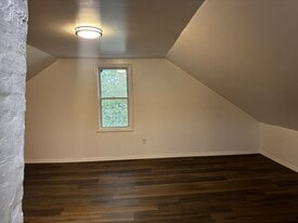 Building Photo - 222 Howard Ave