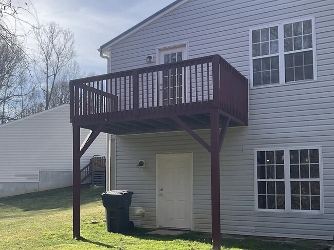 Building Photo - 328 Tanner Ct