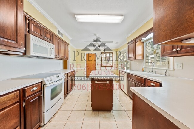 Building Photo - 2335 Nottingham Dr