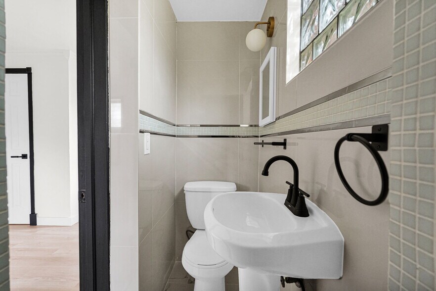 Building Photo - 751 NE 122nd St