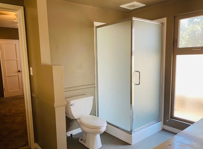 Building Photo - Spacious 3 Bed | 2 Bath Home – Less Than 1...