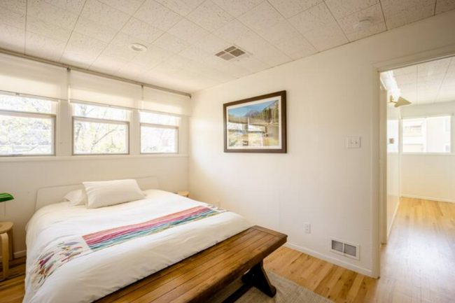 Building Photo - 2102 Mariposa Ave