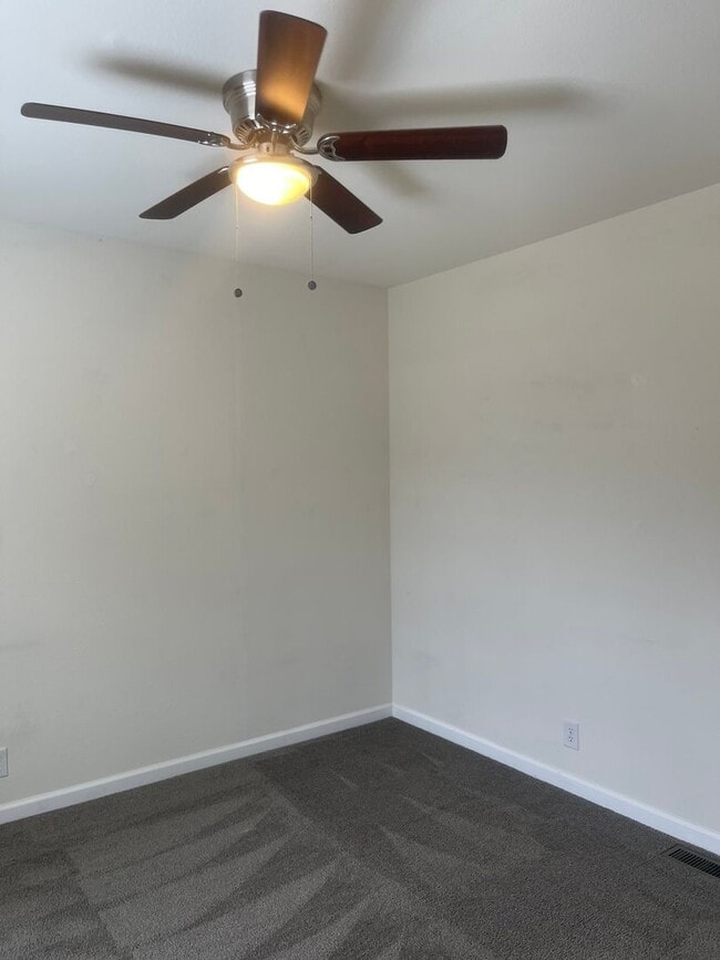 Building Photo - 3bed 2bath + bonus room, natural landscaping, Split Floor Plan Lower Magalia Paradise Pines