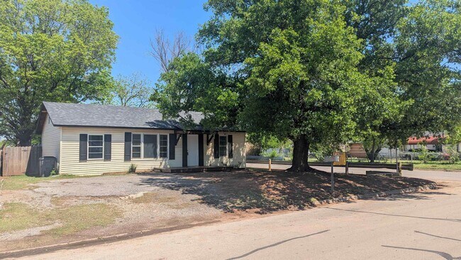 Building Photo - 1400 34th St