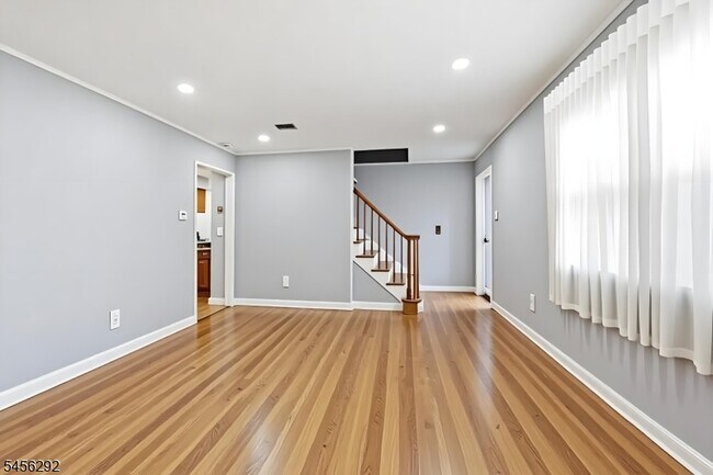 Building Photo - 518 Orchard Pl