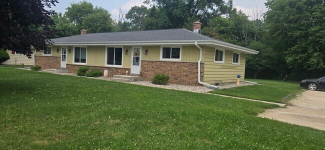 Building Photo - 270 S Riverside Dr