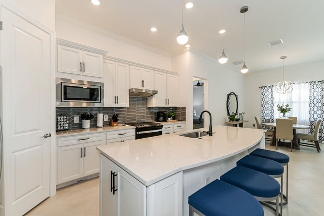 Building Photo - Luxury Home in Greyhawk Community – Naples, FL