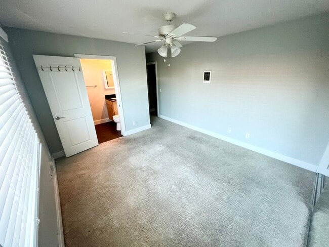 Building Photo - Modern 2BR/2BA Hillcrest Condo with Private Balcony & Amenities