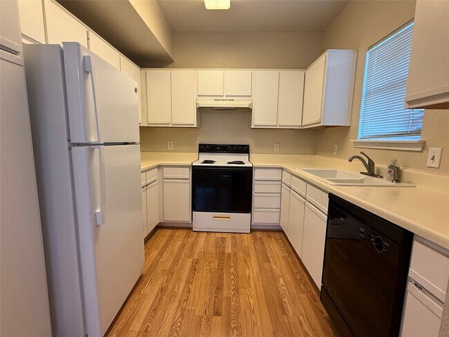 Building Photo - 1330 Old Spanish Trl