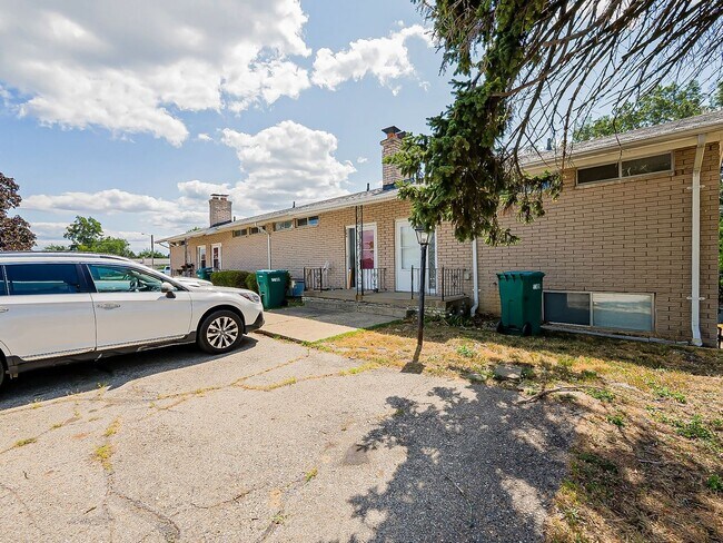 Building Photo - Charming Home in Desirable White Lake Neighborhood