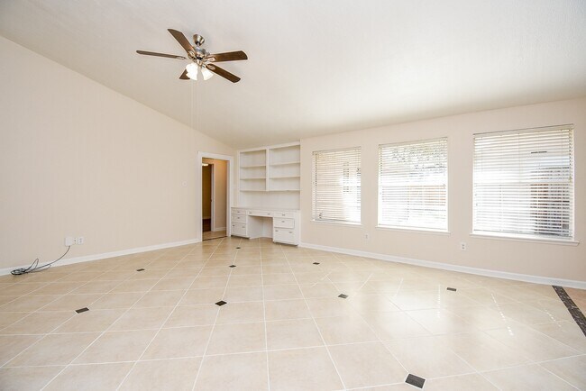 Building Photo - 2835 Pepperwood Dr