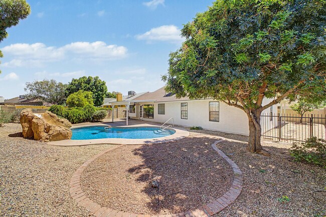 Building Photo - 4812 E Gary St