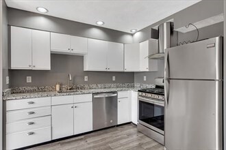 Building Photo - 20 Camelot Dr