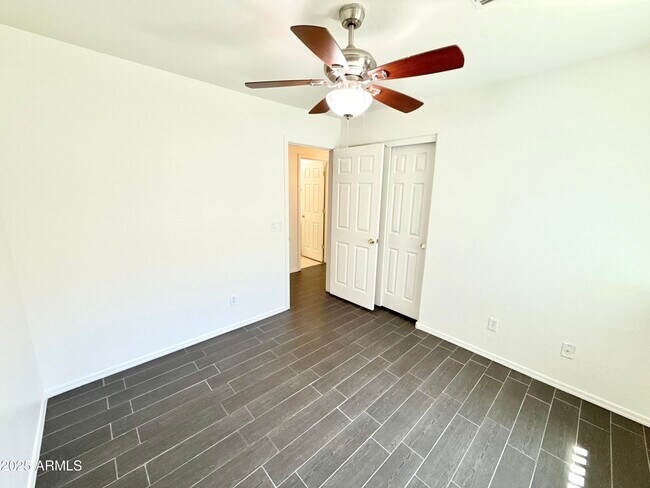 Building Photo - 13740 W Keim Dr