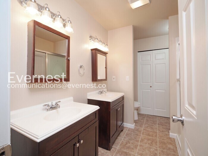 Building Photo - 8823 Holly Dr