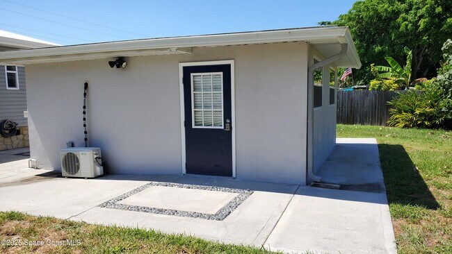 Building Photo - 1533 Richards Dr NE