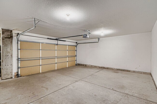 Building Photo - Spacious 3-Bedroom Townhome in Prime Denve...