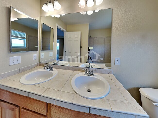 Building Photo - 124 N Flat Rock St