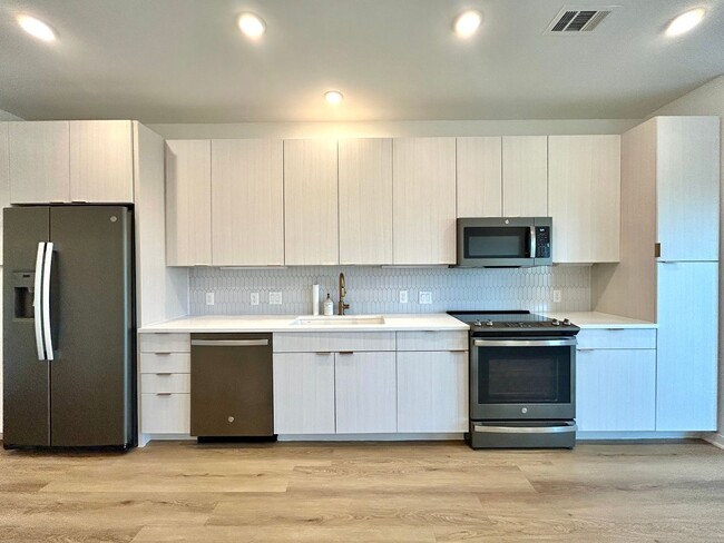 Building Photo - Beautiful and Spacious 1/BR 1/BA Home with...