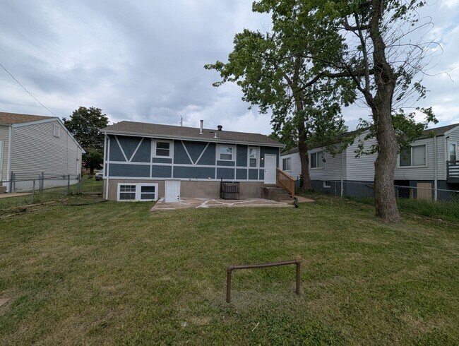 Building Photo - 6109 Evergreen Blvd