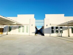 Building Photo - 23 Vani Dr