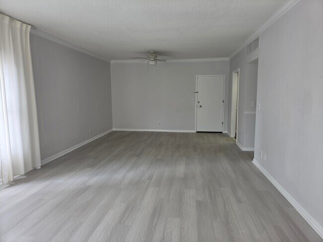 Building Photo - 3230 S Ocean Blvd