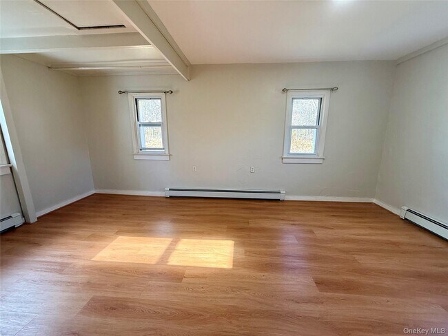 Building Photo - 1 Royal Acres Dr