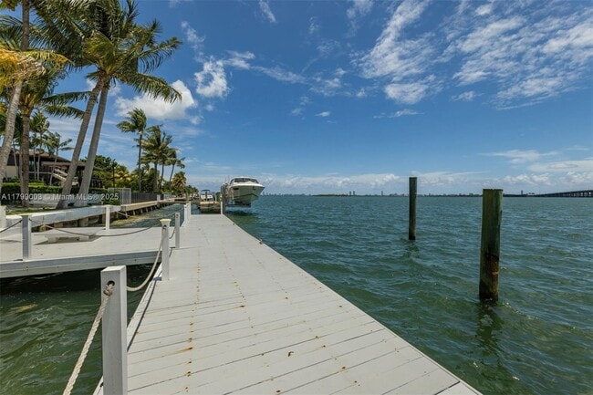Building Photo - 610 Sabal Palm Rd