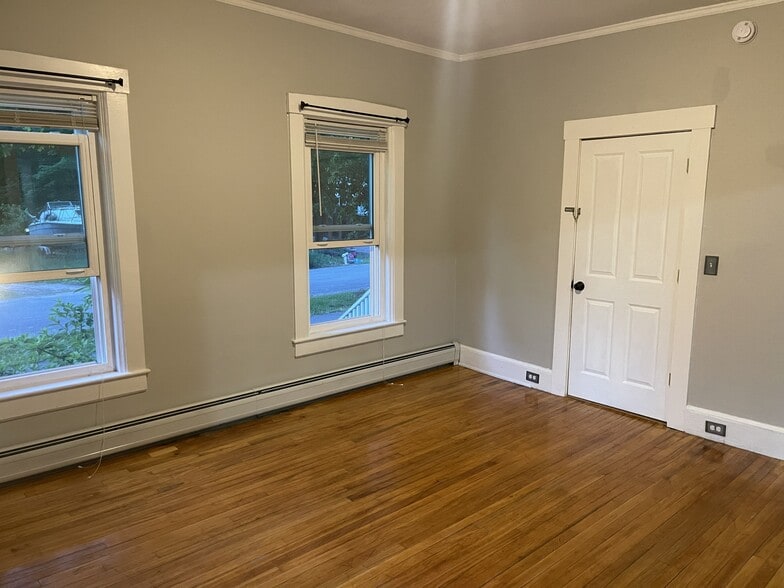 Living Room - 60 Summer St