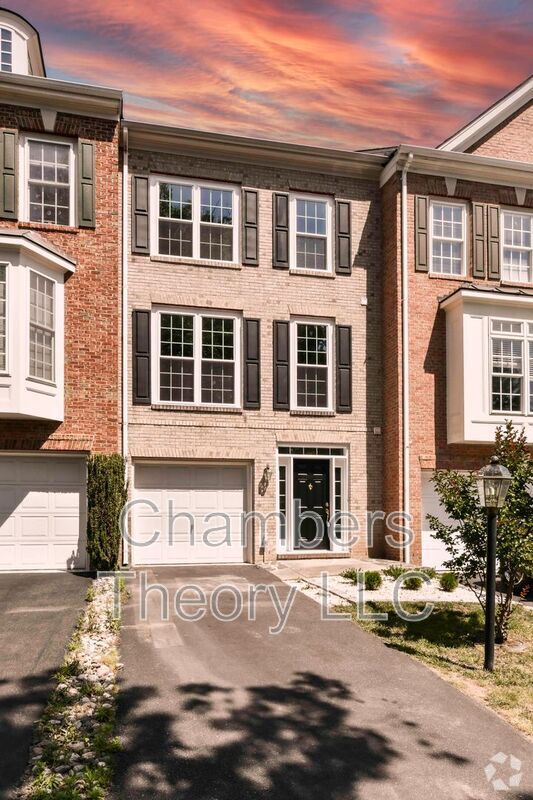 Building Photo - 43642 Lees Mill Square