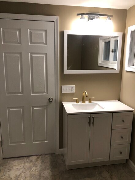 Building Photo - 355 S Hokendauqua Dr