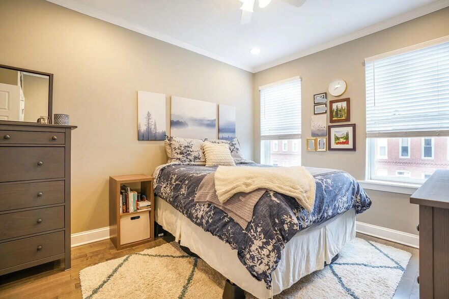 Building Photo - 22 E Heath St